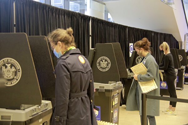 选举将近 专家呼吁纽约州府禁用电子投票机