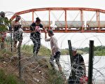 美8月在南部邊境逮捕非法移民超過18.5萬