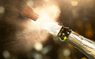 研究发现香槟开瓶会产生超音速冲击波