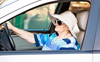 百歲奶奶成功更新駕照 身體康健視力好