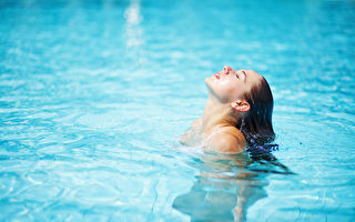 如何避免游泳傷害頭髮？