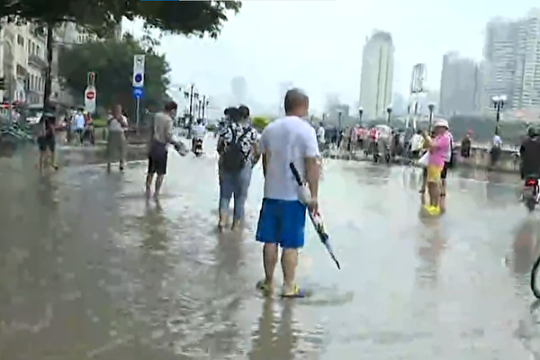 珠江水位暴涨 洪水淹进广州中心城区