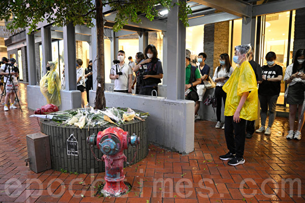 市民在太古廣場外悼念梁凌杰逝世三週年活動