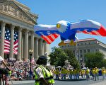 美國首都獨立日大遊行 法輪功隊伍壯觀亮眼