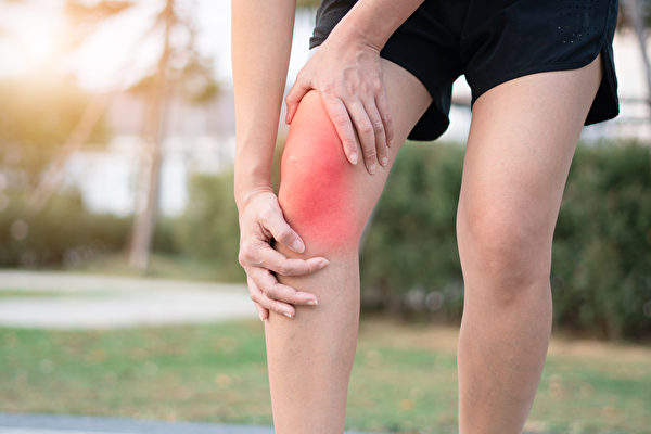 4个膝关节的自我复健方法，可让关节多用20年。(Shutterstock)