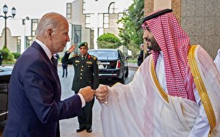 拜登抵沙特谈能源等议题 和王储互动是焦点