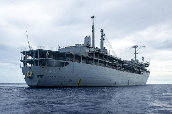 2022年月6日，美軍的潛艇補給船凱伯號（AS 40）穿越南海。（美國海軍）