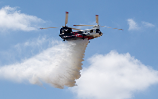 应对野火季 南加启用世界最大消防直升机