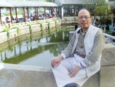 吳銘能在中國教書時與四川大學同事的合照