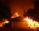 橡樹大火失控延燒超1.4萬英畝  紐森宣布緊急狀態