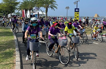 大鹏湾艺骑GO旅游活动，数百游客骑单车畅游大鹏湾。