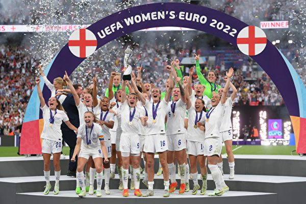 英格兰队力克德国队 首度捧起女足欧洲杯