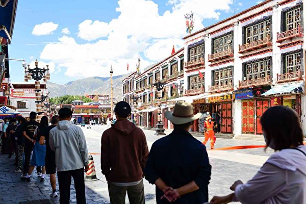 西藏极端封控逾50天 拉萨频传跳楼悲剧