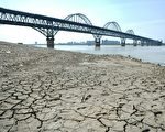 江西逾95％县市特重干旱 湖南农民日夜抗旱