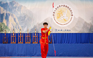 组图5：新唐人武术大赛男子器械组复赛风采