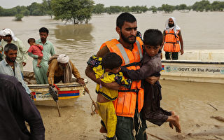 巴基斯坦爆发洪水等极端天气 至少千人遇难