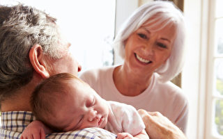 研究：祖父母照顾孙辈能延长寿命