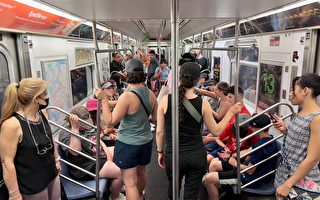 纽约搭乘公共交通工具 即日起不用戴口罩