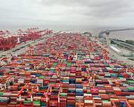 空集装箱堆满码头 中国到洛杉矶运费暴跌