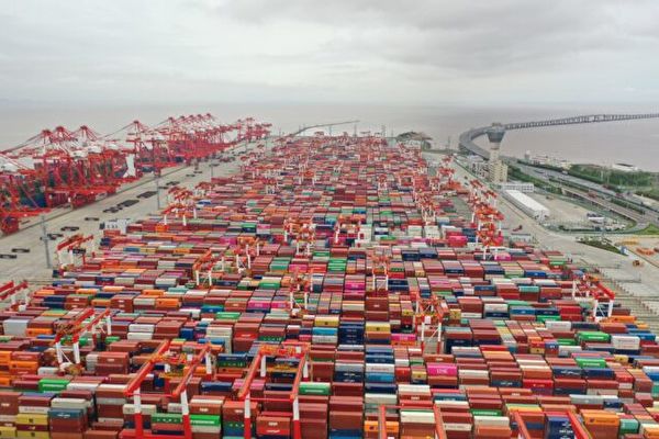 空集裝箱堆滿碼頭 中國到洛杉磯運費暴跌