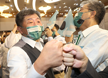 民进党台北市长参选人陈时中（中）11日成立中医师后援会。