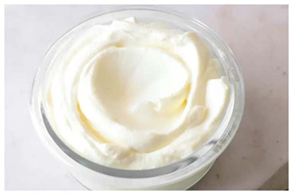 如何自製酸奶油？只要兩種材料 簡單好做