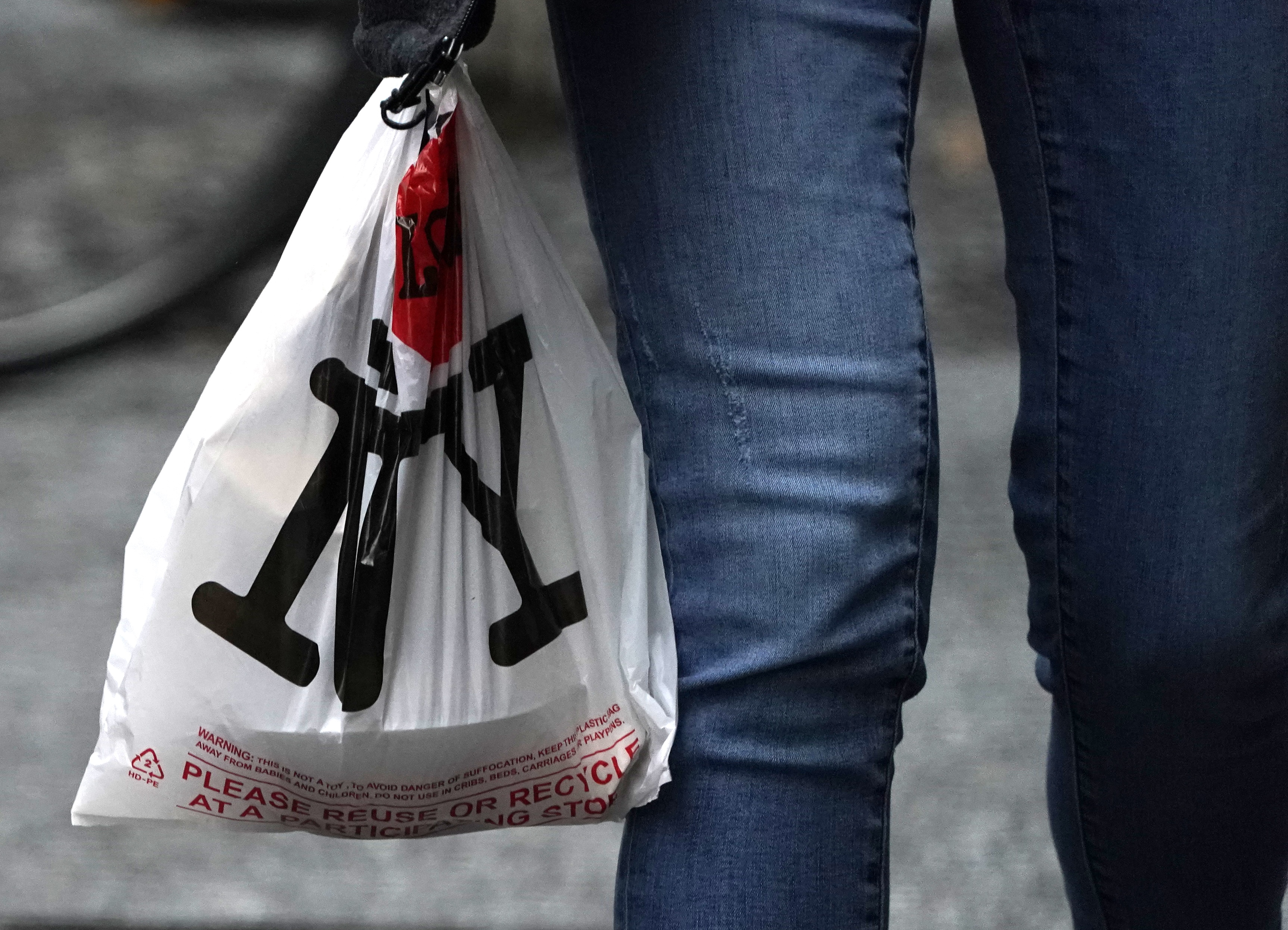 塑料袋禁令实行五个月 新州议员考虑修法