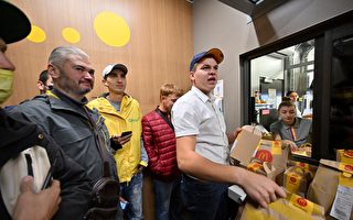 组图：俄乌战争逾半年 麦当劳在乌克兰重开张