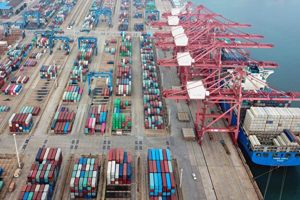 中国集装箱航运市场疲软 海运价格暴跌九成