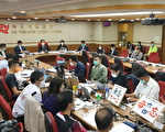 七成议席悬空 香港民主派区议员影响力“清零”