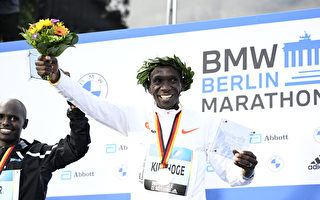 组图：柏林马拉松赛 肯尼亚选手夺冠