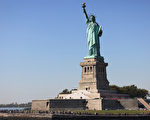 组图：疫情后开放 游客重返纽约自由女神王冠