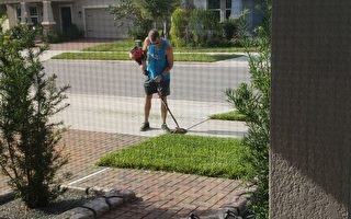 好鄰居幫軍人家剪草坪 為其換得寶貴家庭時光