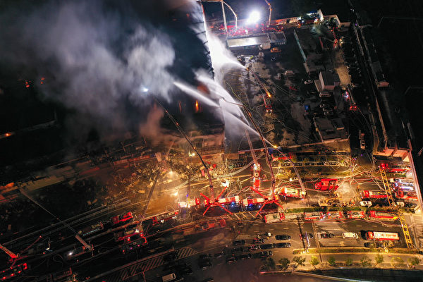 組圖：南京知名大商場火災 內部被摧毀