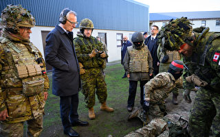 組圖：北約祕書長訪問在英受訓的烏克蘭軍隊
