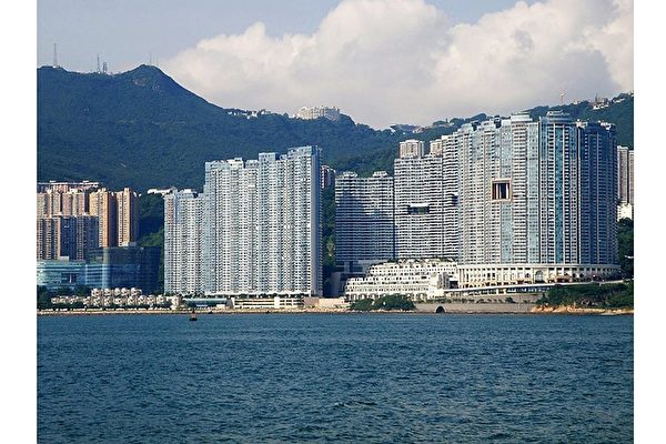 香港首十月豪宅买卖腰斩