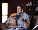 研究：夜間進食更易導致糖尿病和代謝紊亂