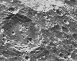 NASA发布新月球照 其表面陨石坑清晰可见