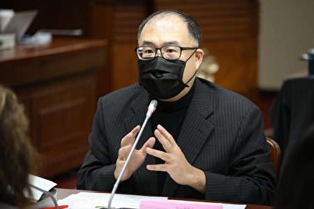 辅大法律系助理教授姚孟昌指出，此次已满18岁、未满20岁的公民在本次修宪无法行使复决权。