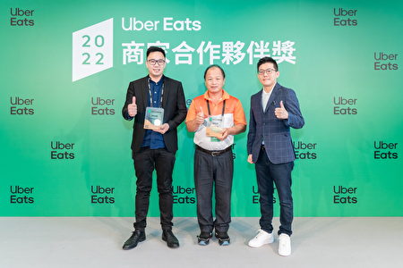  大苑子、成功传统市场支持在地小农荣获“最挺台奖”；(右) Uber Eats 业务副总吉庆。