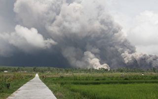 印尼火山喷发 6村庄受影响 当局发最高警告