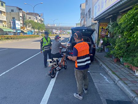 屏东县警察局因应微型电动二轮车新制上路，祭出6大防制策略，加强防制交通事故发生。