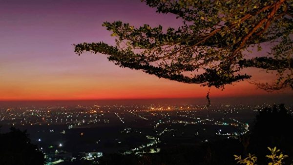 組圖：台灣高雄夜景祕境 泡茶看夕陽美景