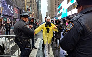周六跨年 纽约时代广场封街管制人潮与车流