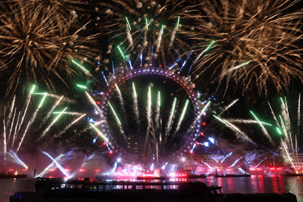 組圖：2023英國慶新年 倫敦舉行煙火表演