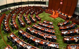 香港立法會報告指政府財政儲備跌至27年來最低