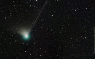 五万年一遇 罕见绿色彗星逼近地球