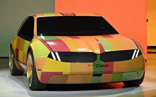 組圖：寶馬i Vision Dee原型車 可變化32種顏色