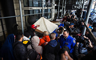 無證移民拒搬遷 紐約曼哈頓酒店外搭帳篷抗議