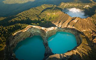 组图：印尼变幻莫测的三色火山口湖